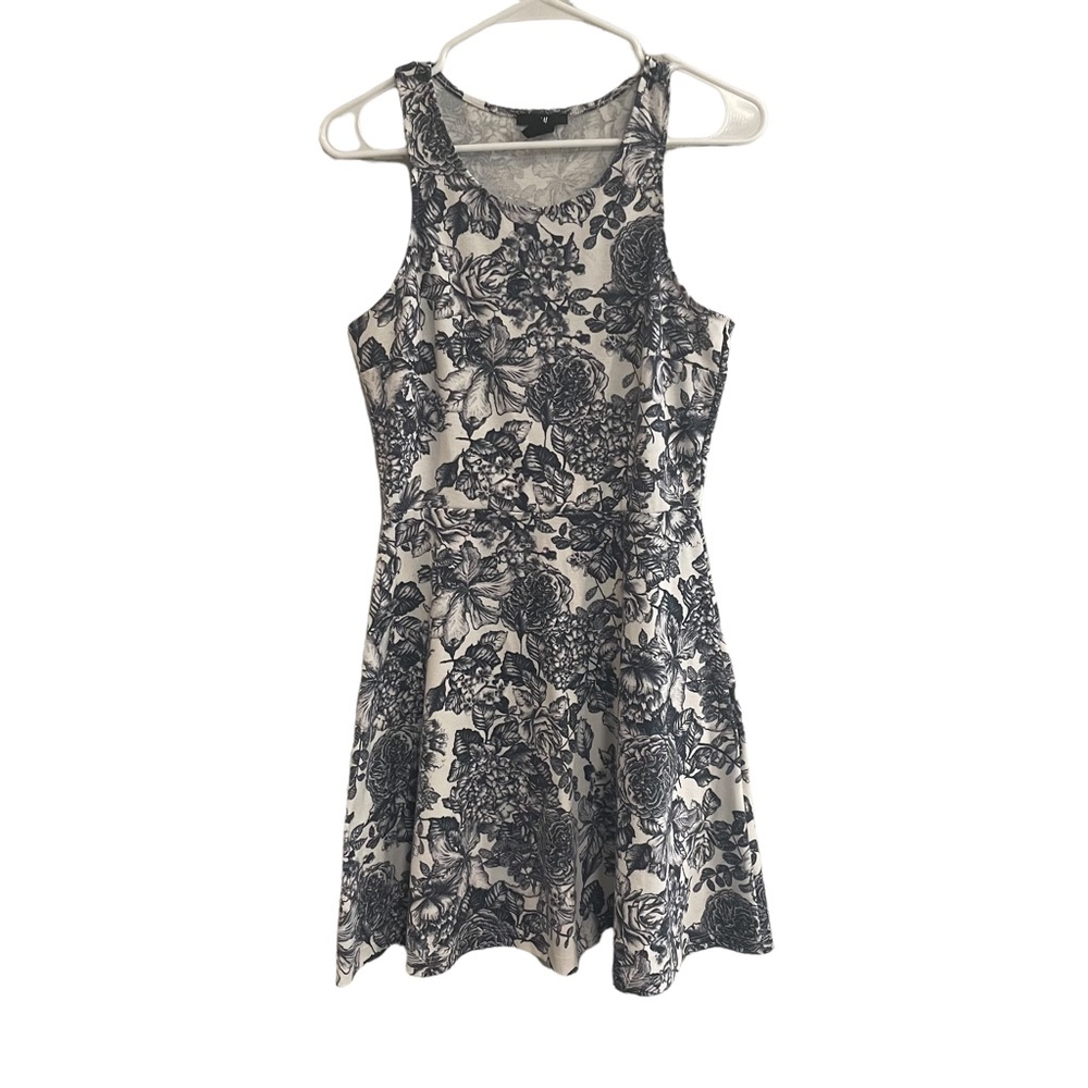 Floral short dress - blue and white